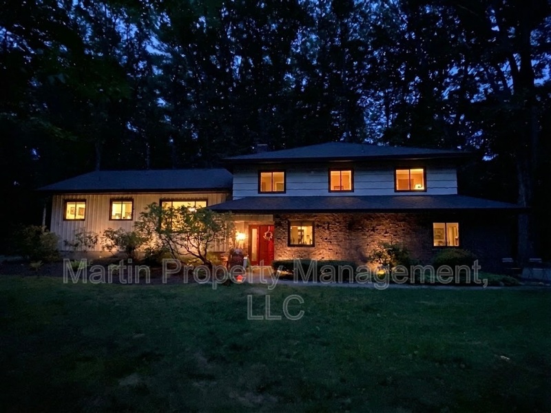 Andover House: 1 Cyr Circle