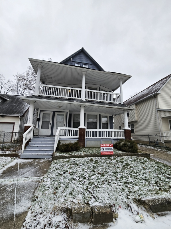 Cleveland Condo: 10602 Earle Avenue - Upstairs