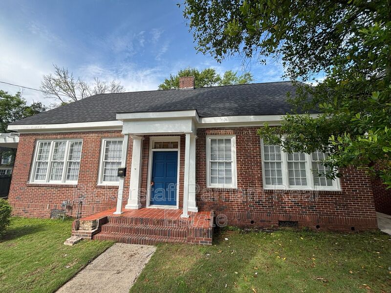 Columbus House: 1261 Cedar Avenue