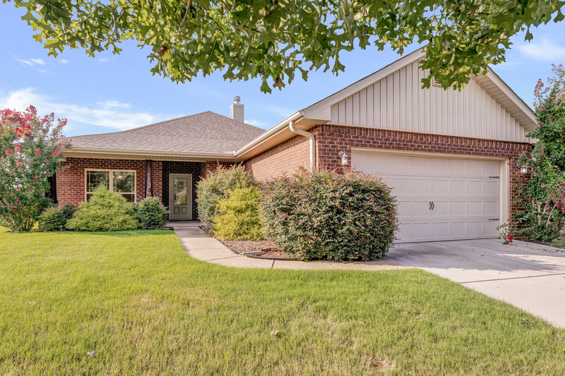 Madison House: 861 River Landing Boulevard Southwest