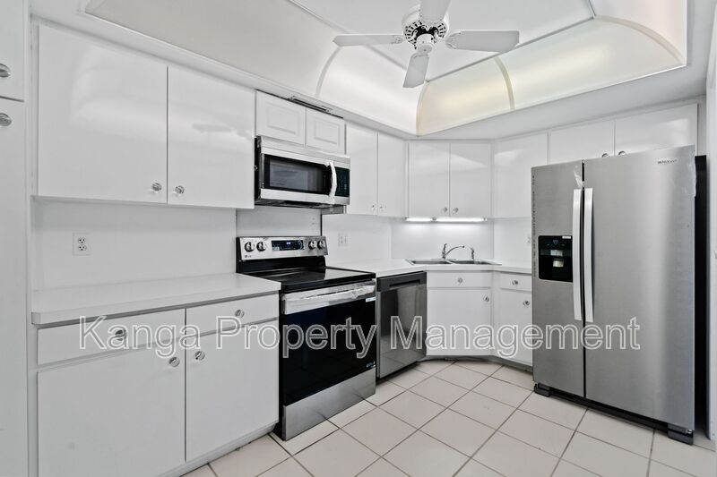 West Palm Beach Condo: 2425 Presidential Way