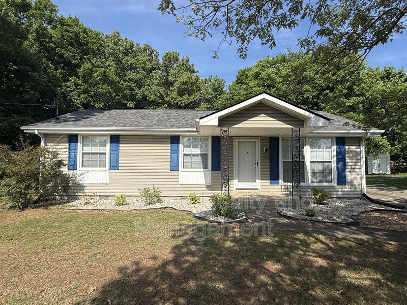 Clarksville House: 1511 Cavern Court