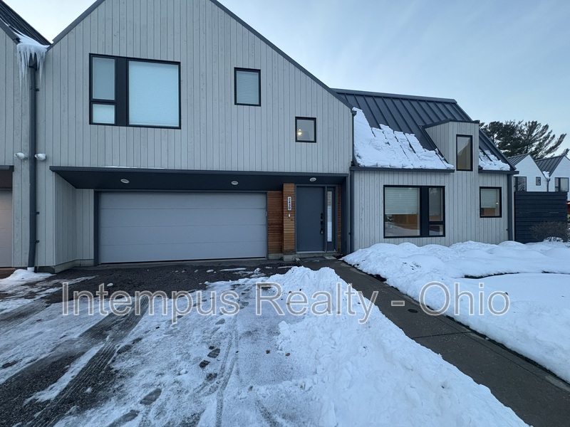 Beachwood Condo: 2430 Richmond Rd