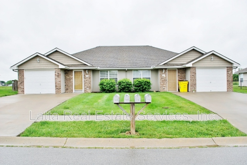 Grain Valley Condo: 1035 NW Willow Dr