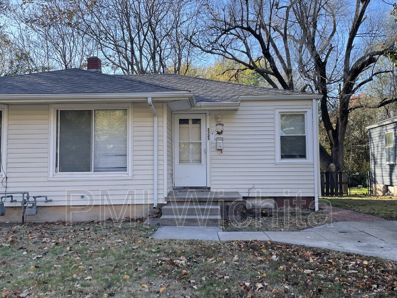 Wichita Condo: 2323 S Belmont St