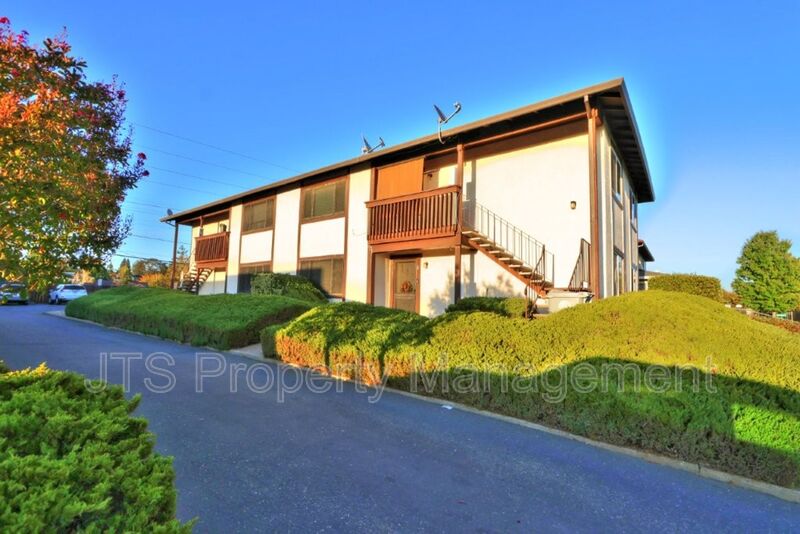 Folsom House: 319 Montrose Drive