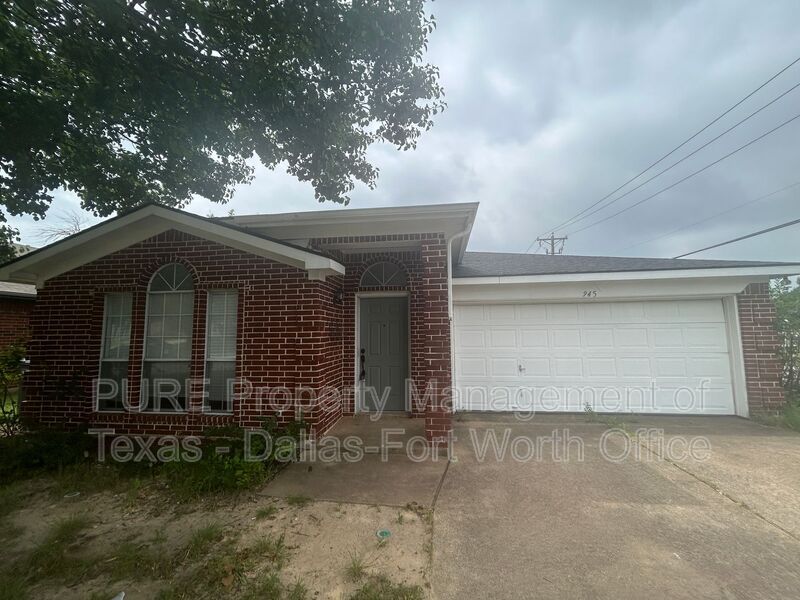 Fort Worth House: 5945 Ravenya St.