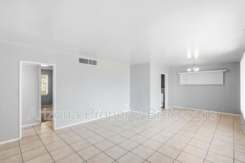 Phoenix House: 4640 E. Oak St.