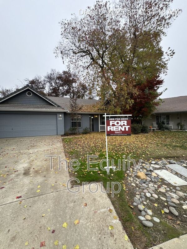 Visalia House: 819 S Pinkham St