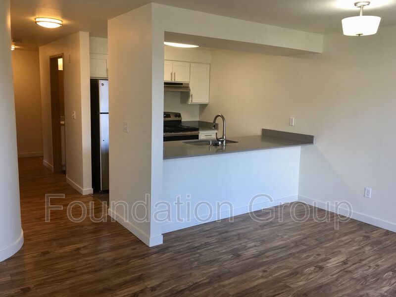 Seattle House: 745 Summit Ave E