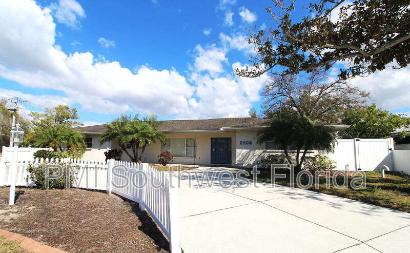 Sarasota House: 2805 Satsuma Drive
