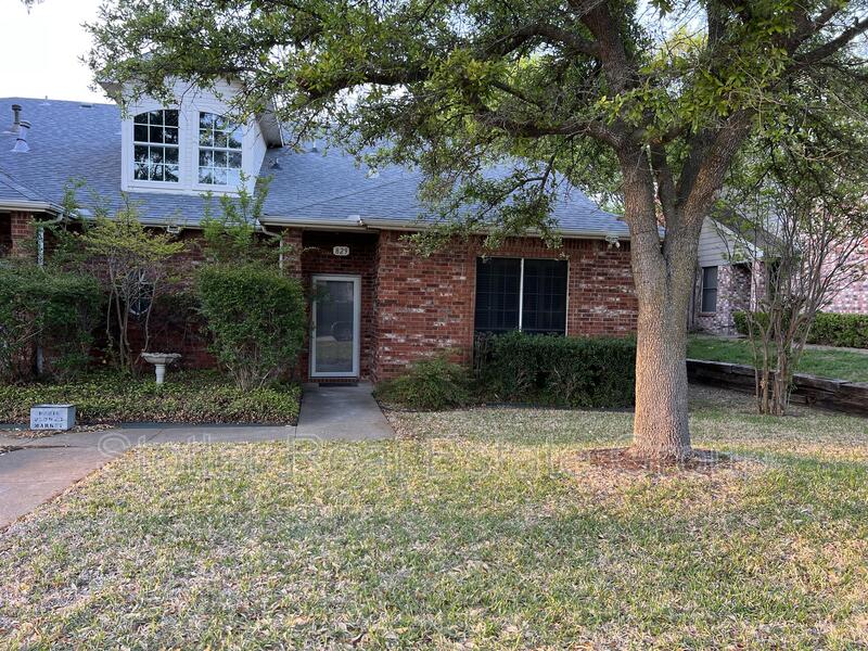 DeSoto House: 829 Ash Grove Lane