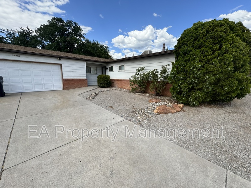 Albuquerque House: 10321 Santa Paula Ave NE
