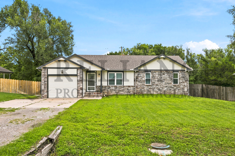 Andover House: 516 North Lakeside Drive