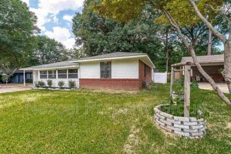 Memphis House: 3349 Northmoor Ave.,