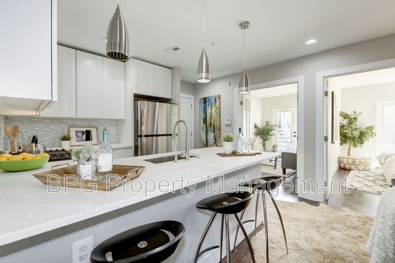Washington Condo: 528 Kennedy Street