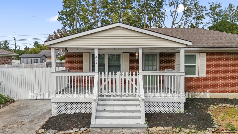 Nicholasville House: 214 Laurel Lane
