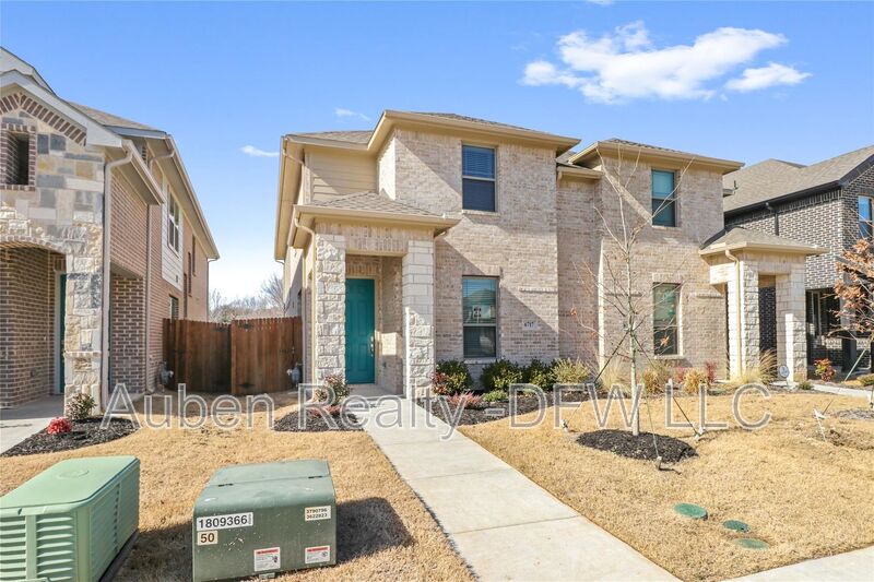 Fort Worth House: 6717 Glimfeather Drive