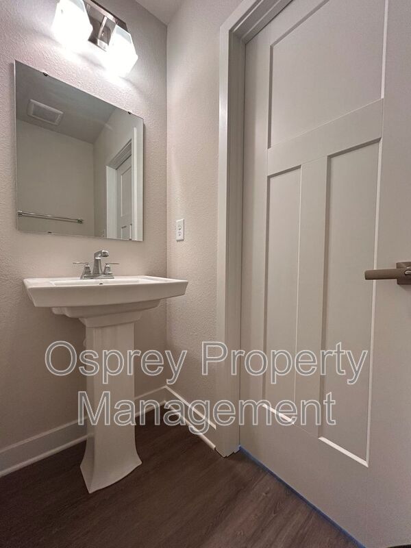 Spacious 4-Bedroom Townhome with Garage & Prime Suffolk Location!