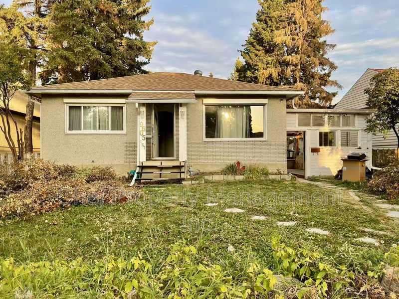 Edmonton House: 9605 157 St NW