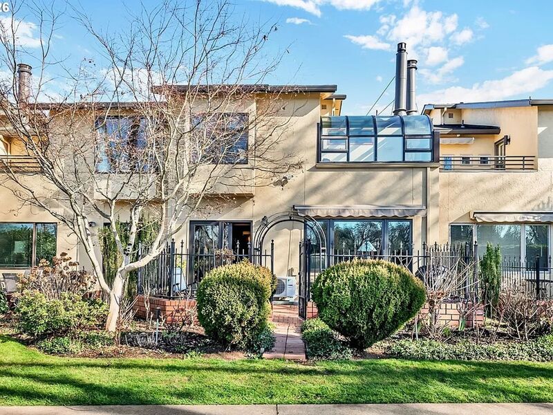 Eugene Townhome: 574 Wimbledon Ct.