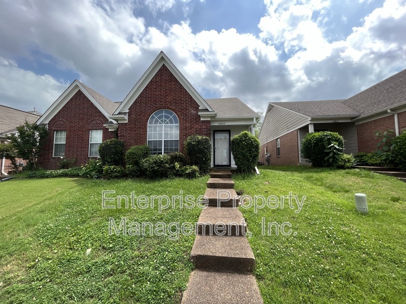 Cordova House: 6869 Century Oaks Dr