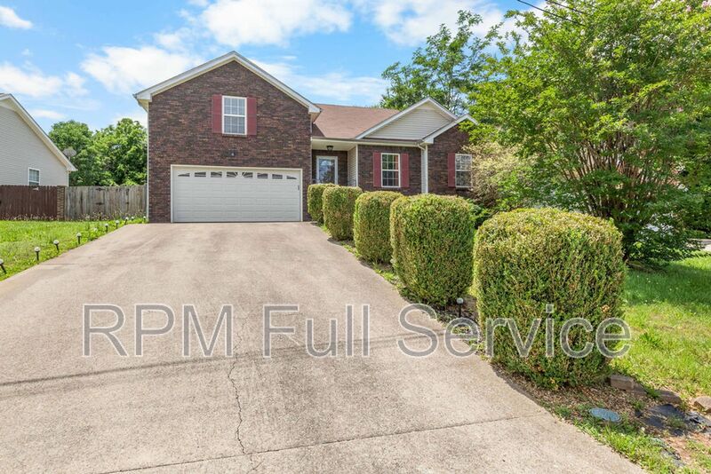 Clarksville House: 1792 Ridge Runner Court
