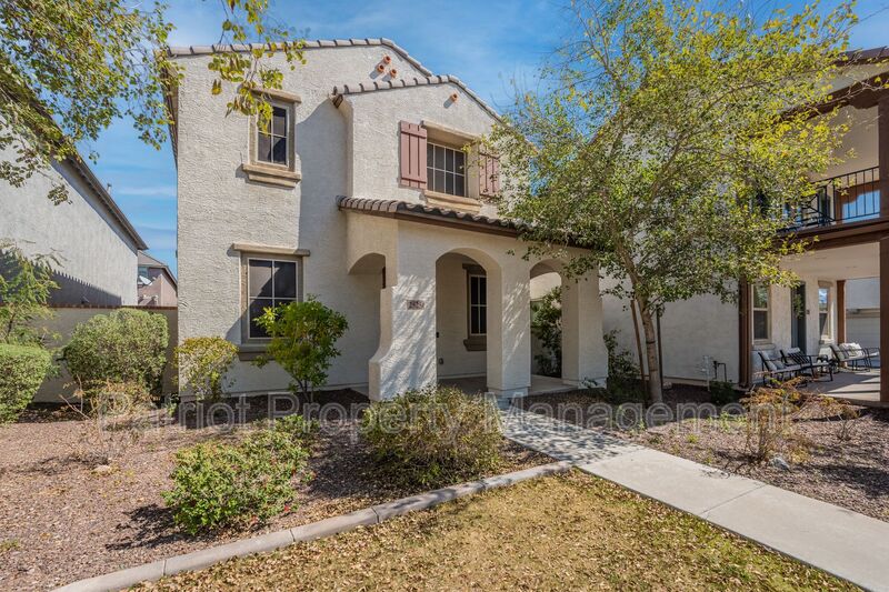 Buckeye House: 2525 N Riley Rd