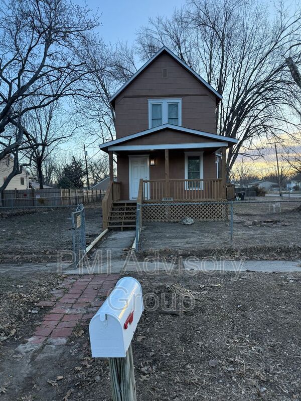 Topeka House: 1304 NE Forest Ave