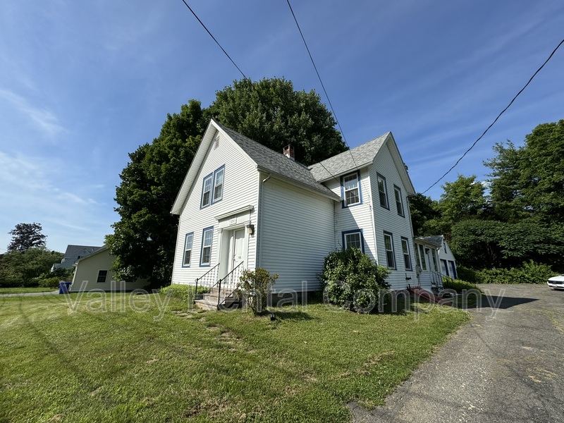 Sunderland House: 166 Old Amherst Road