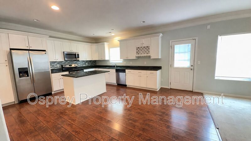 Spacious 4-Bedroom Norfolk Home with Fenced Yard, Deck & 2-Car Garage - Photo 3