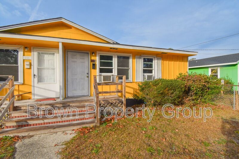 Spring Lake House: 204 S Fifth St