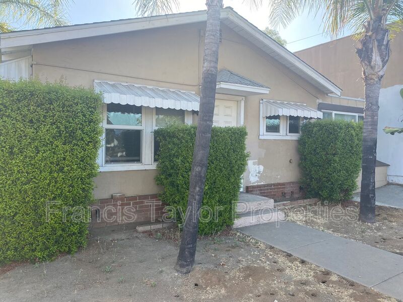 Escondido Condo: 1214 S Escondido Blvd.