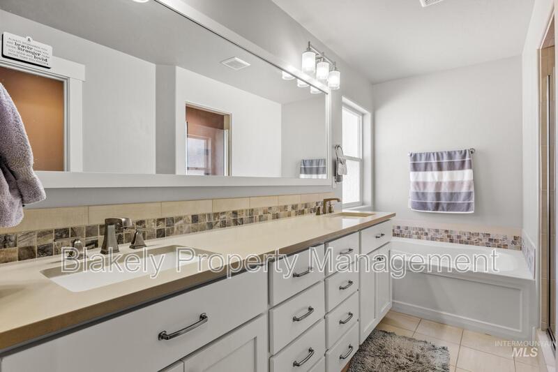 Eagle House: Baxter Way, 319 N.