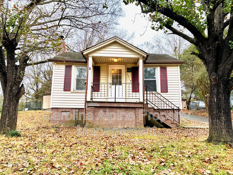 Gastonia House: 1315 Ware Ave