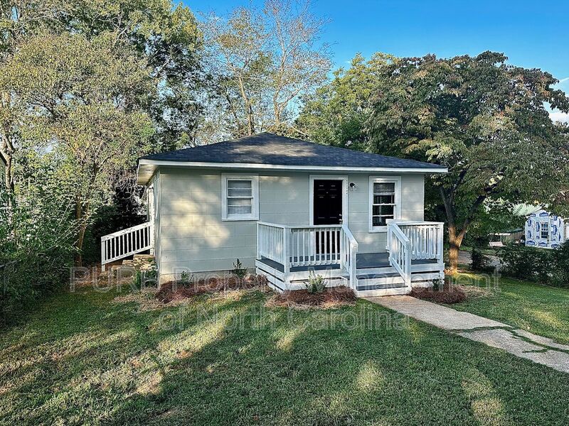 Lexington House: 102 Booker Ave