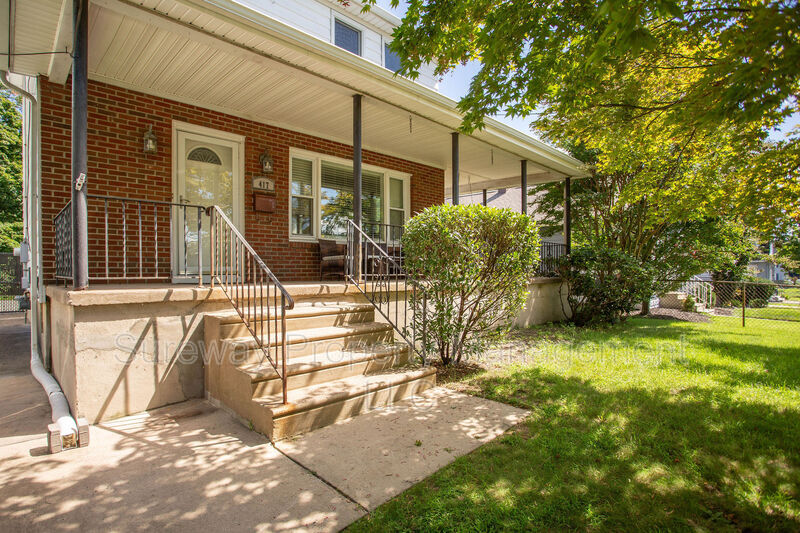 Magnolia House: 417 N Warwick Rd