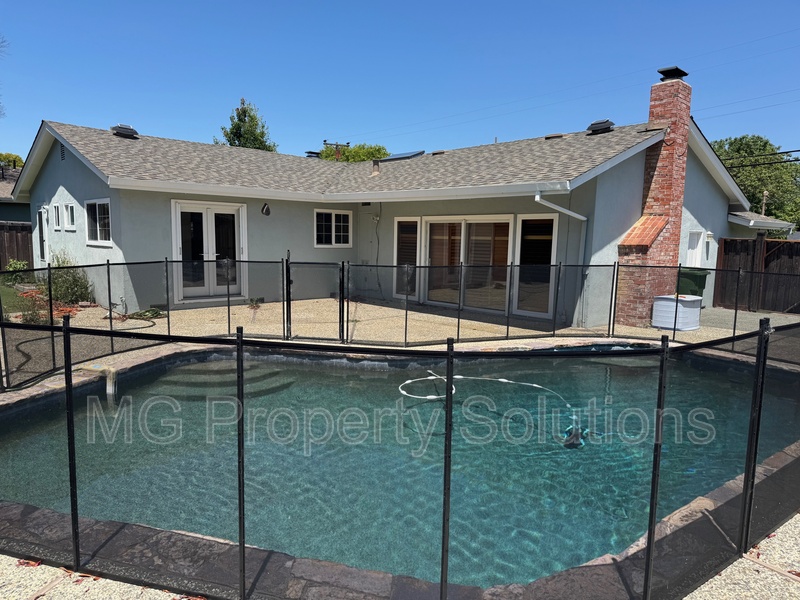 Novato House: 521 Rowland Boulevard