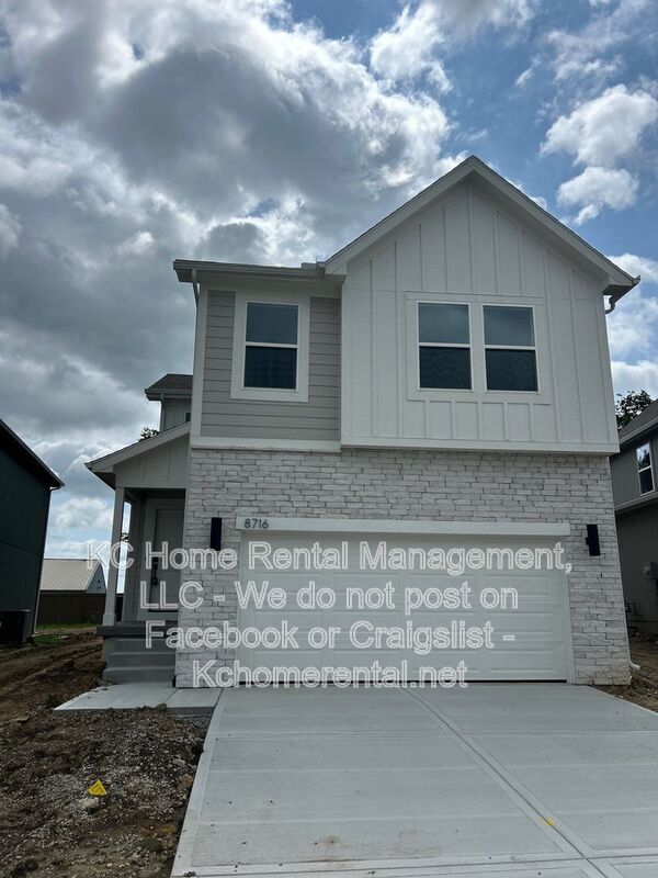 Blue Springs House: 8716 SW. Edgewater Dr.