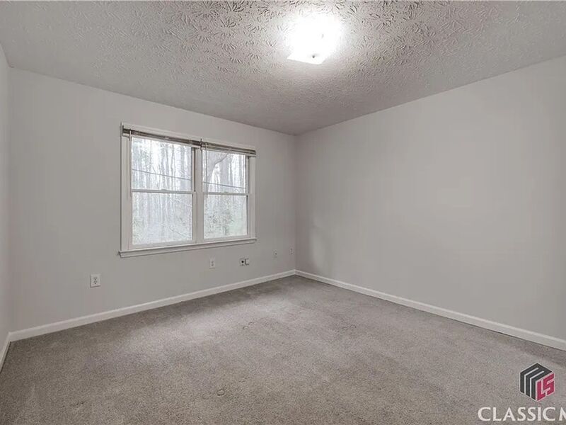 Athens House: 209 Highland Park Dr