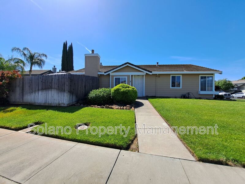 Vacaville House: 354 Bradley Dr.