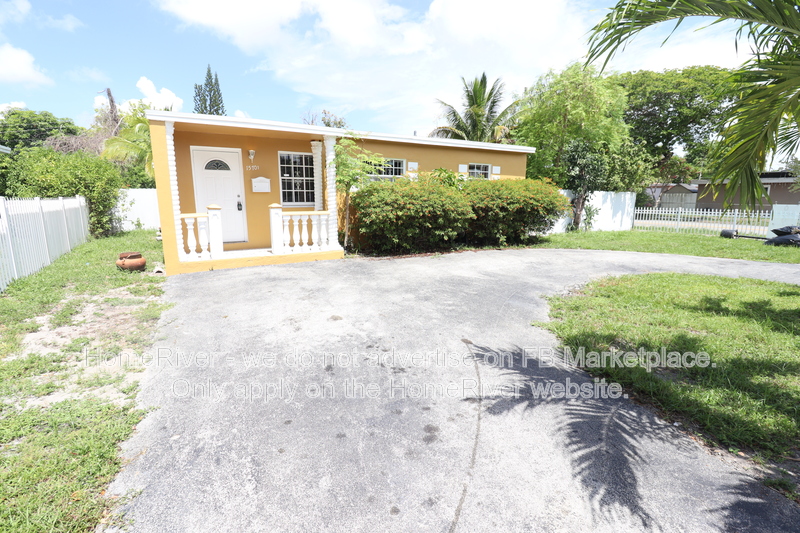 North Miami Beach House: 15701 NE 14th Ave