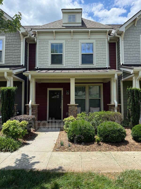 Greer House: 604 Springbank Alley