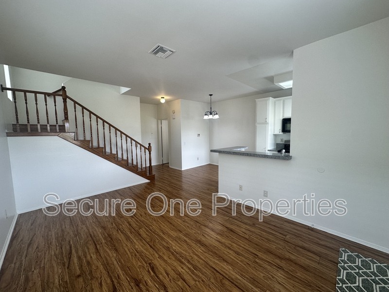Thousand Oaks Condo: 86 Maegan Pl