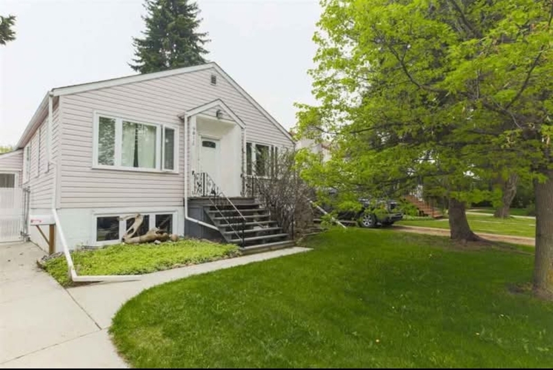 Edmonton House: 9811 69 AveNW