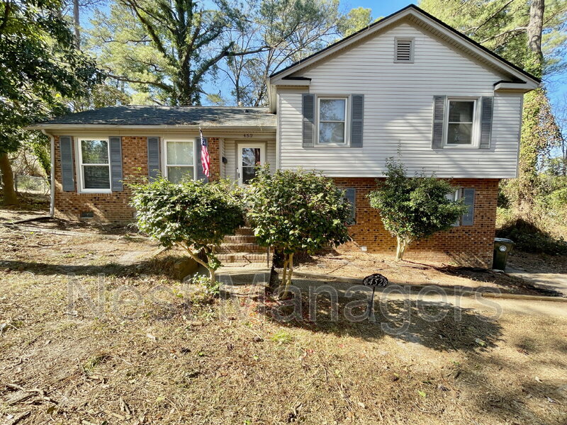 Fayetteville House: 452 Cloverhill Place
