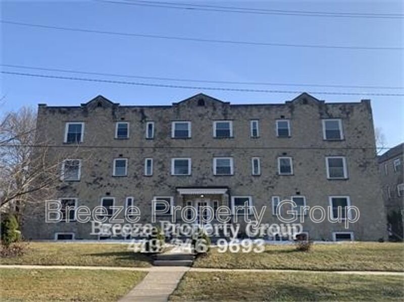 Toledo House: 1945 Ottawa Dr