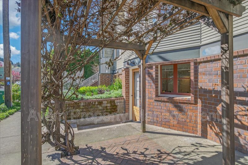 Portland Condo: 1705 NW 25th Ave, Unit B - 1