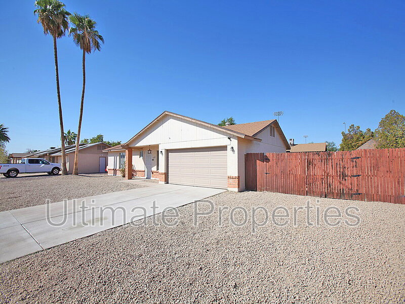 Glendale House: 4720 W Dahlia Dr