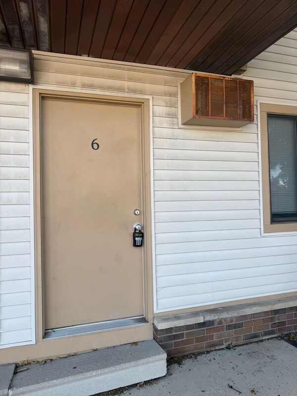 Belleville Condo: 100 N. 27th St.